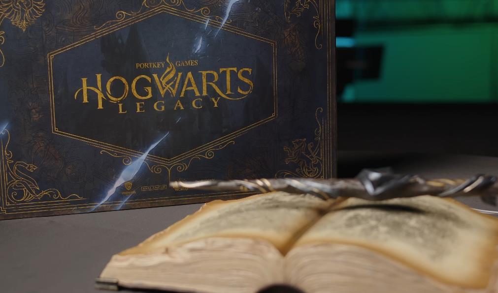 Check out the Official Unboxing of the Hogwarts Legacy Collector's ...