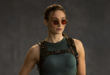 lara croft sophie turner tomb raider crop