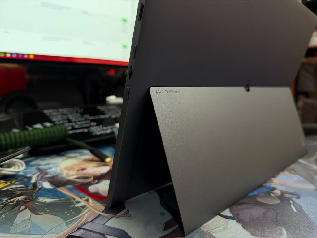 ASUS ZenScreen OLED MQ16FC body 1