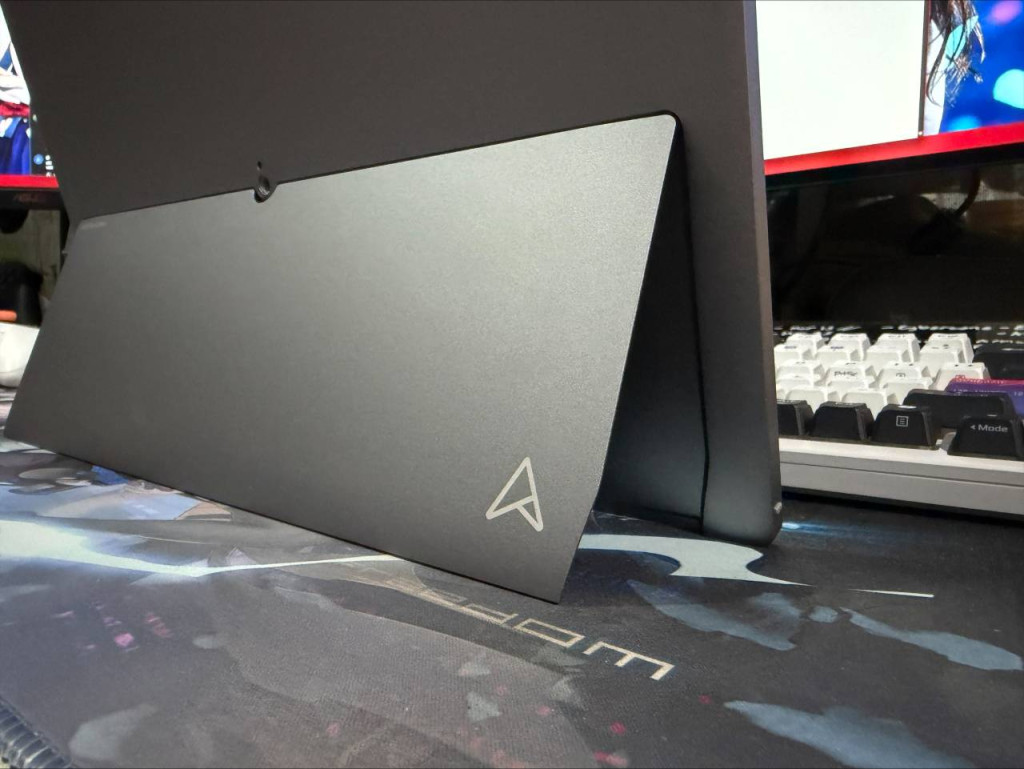 ASUS ZenScreen OLED MQ16FC body 3