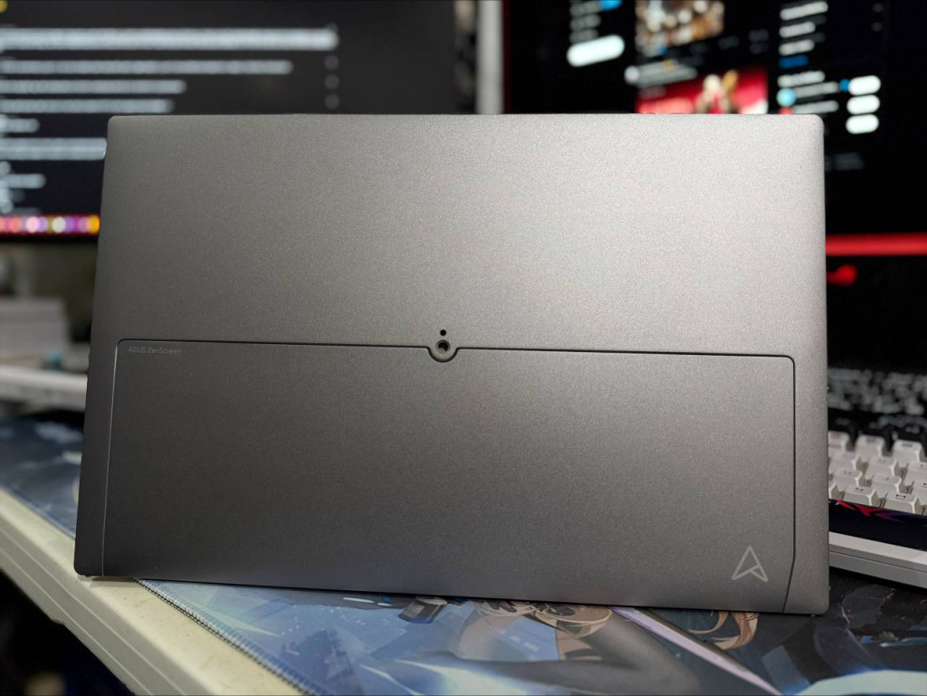 ASUS ZenScreen OLED MQ16FC body 4