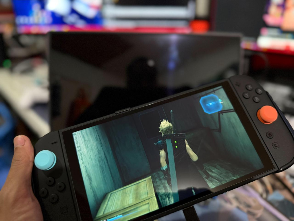 ASUS ZenScreen OLED MQ16FC gaming 3