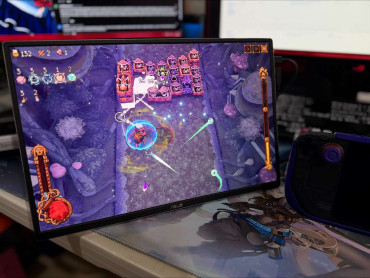 ASUS ZenScreen OLED MQ16FC gaming 4