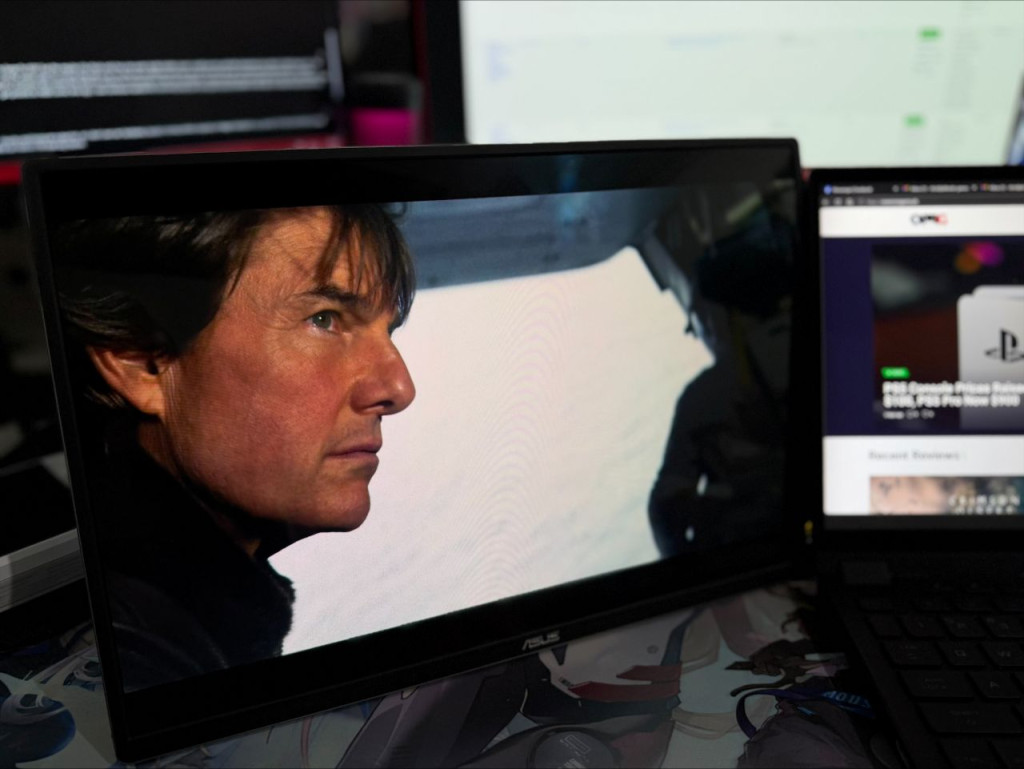 ASUS ZenScreen OLED MQ16FC movie 1