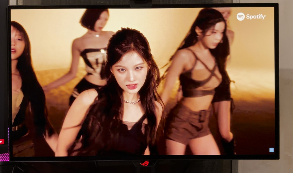 ROG Strix OLED XG27AQWMG Kpop