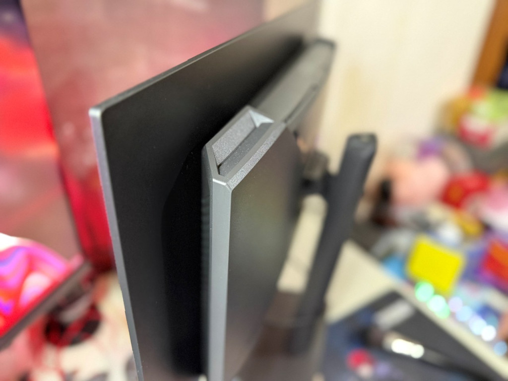 ROG Strix OLED XG27AQWMG side 2