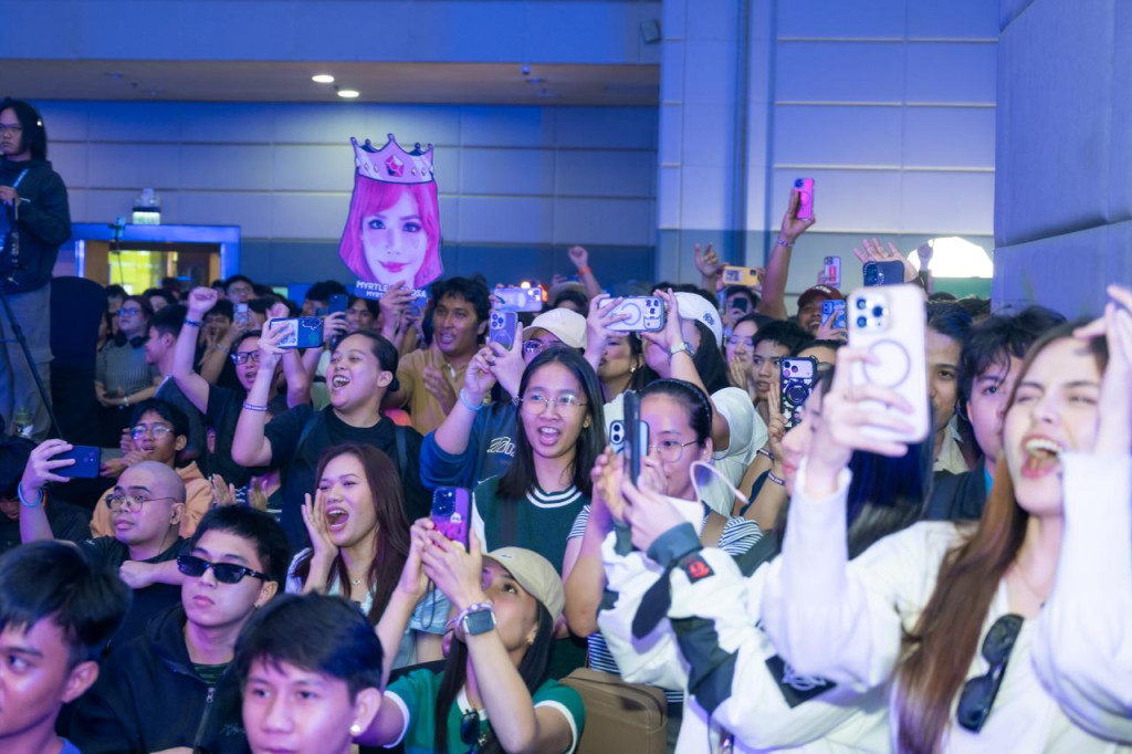 codm garena Fans cheer on their favourite teams