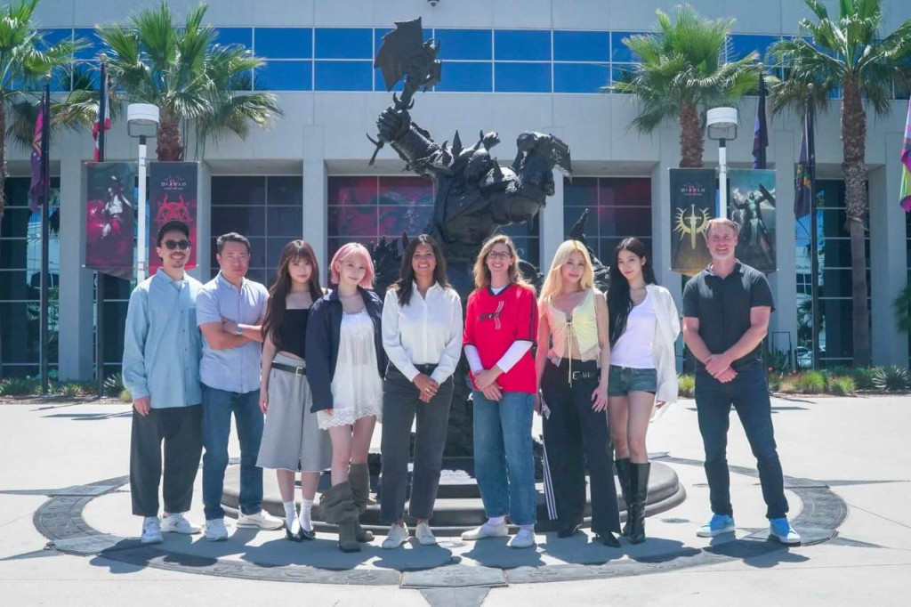 BlizzCon – LE SSERAFIM – Group Photo 5